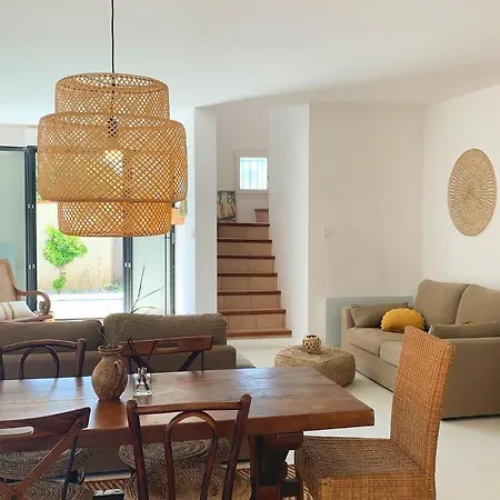 Le Petit Bali Spacieuse Villa pour 8 avec Piscine-2